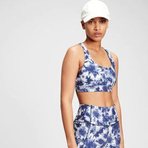 GapFit Blackout Medium Impact Crossback Sports Bra